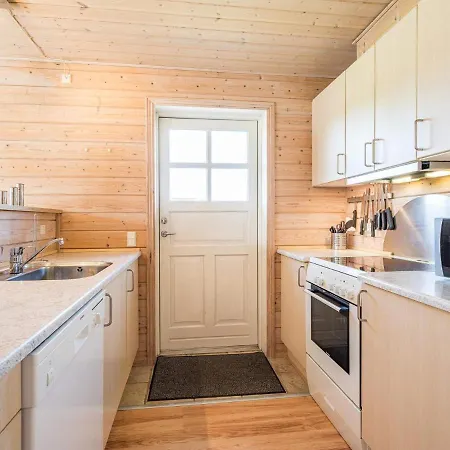 Modern Woodland Retreat-by Traum Tarm