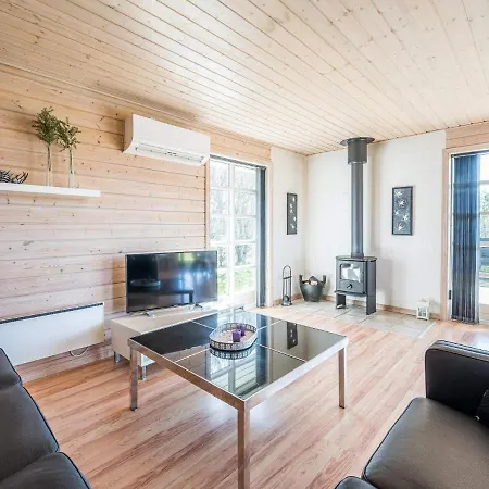 Modern Woodland Retreat-by Traum