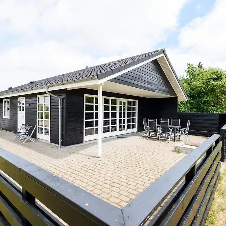 Modern Woodland Retreat-by Traum Tarm